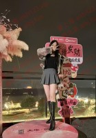 大家好，我是薇薇，请大家多多照顾~！